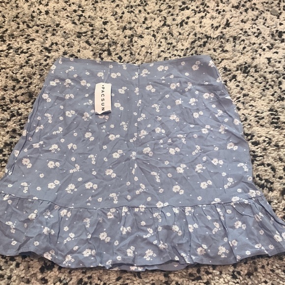 L.A. hearts skirt from pacsun! - Picture 3 of 5